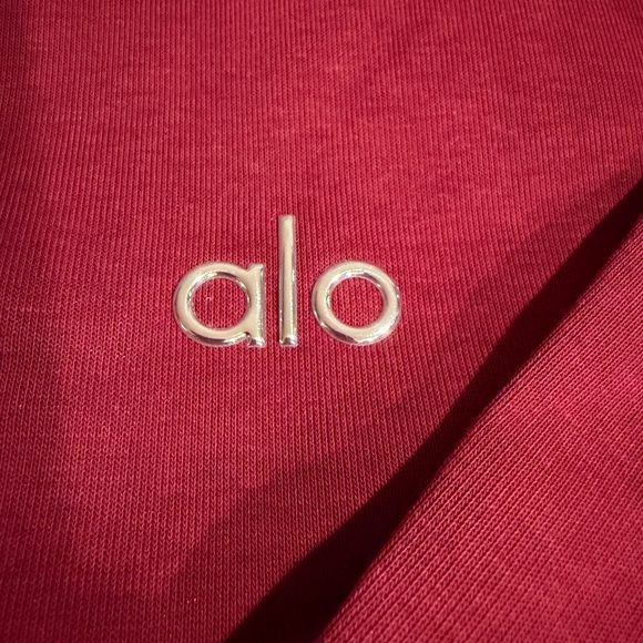 ALO Yoga Cropped Accolade Crewneck in Burgundy Red - Picture 2 of 3